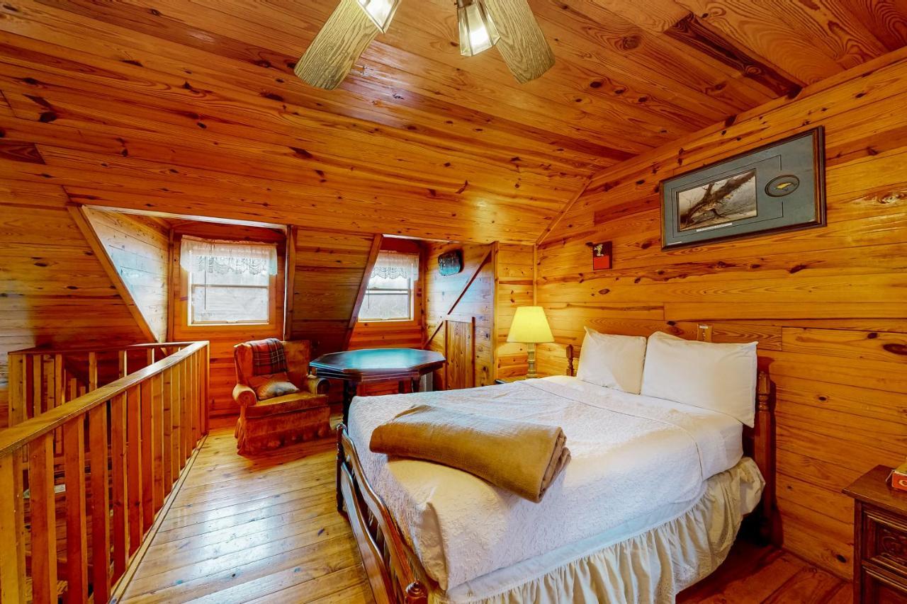 Charlie'S Ol' Fishing Cabin Eureka Springs Exterior photo